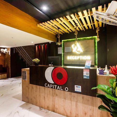 Capital O Alfa Hotel Vijayawada Exterior photo